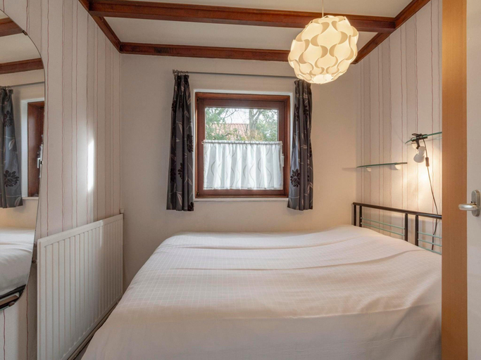 Bedroom 2, Orchis4 Bungalow Near Dunes in Julianadorp, Den Helder