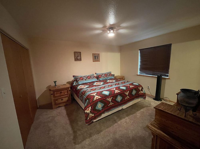 Bedroom 2, Eagle Nest Fly Shack & Lodge, Colfax