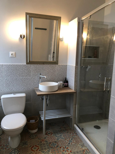Bathroom 3, La Maison du Hommeel, Manche