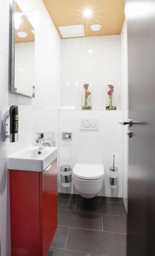 Bathroom 3, Steigenberger Hotel Linz, Linz