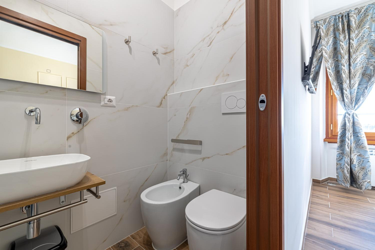 Bathroom, Colleoni B&B, Rome