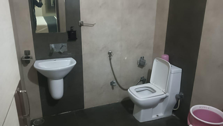 Bathroom, Hotel indrani, Chittaurgarh