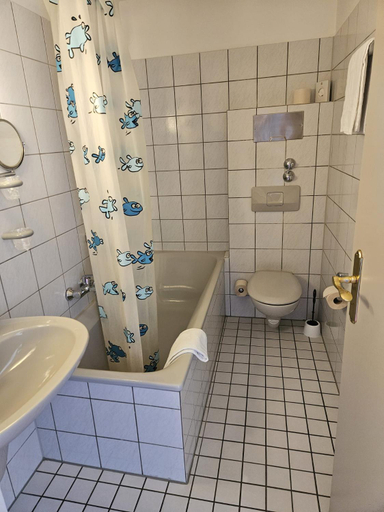 Bathroom 3, Hotel Deutsches Haus, Lippe