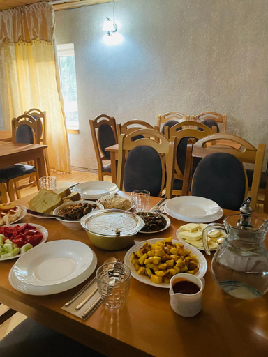 Others 5, Guest House pesvebi, Mestia
