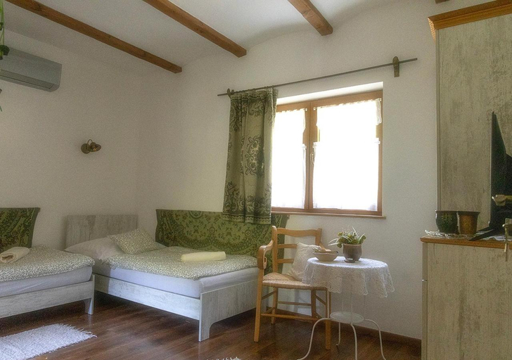Bedroom 2, Mives Vendeghaz, Pécs