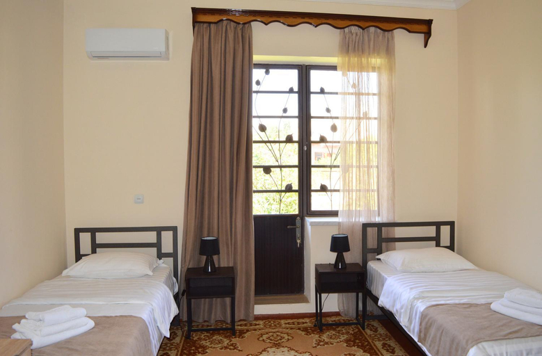 Bedroom 2, Nikolyans' Guesthouse