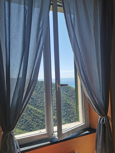 Others 5, Hotel Montallegro, Genova