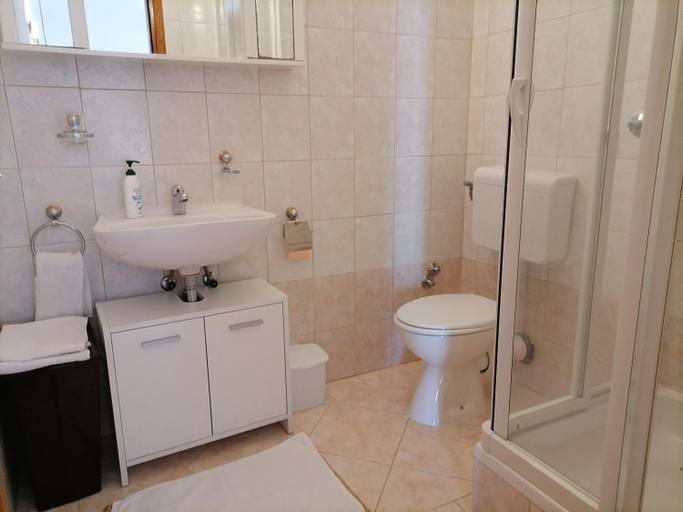 Bathroom, Libertas apartmani, Rogoznica