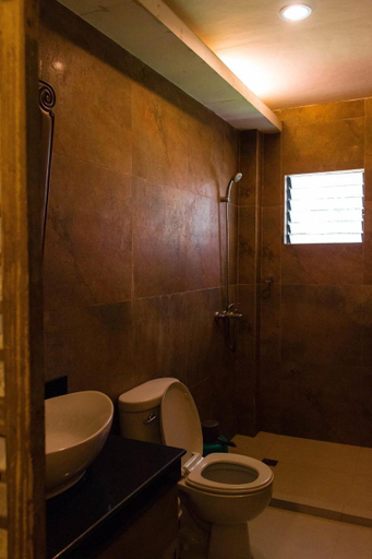 Bathroom 4, Damires Hills Farm and Spa Resort, Janiuay
