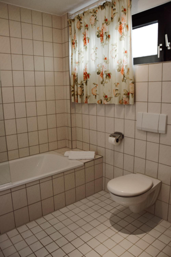 Bathroom 3, Hotel Cristal, Nürnberg