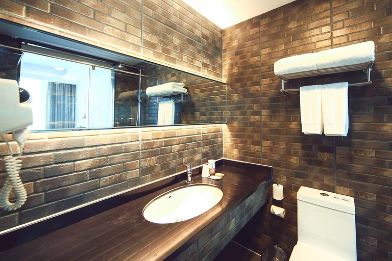 Bathroom 4, Nostalgia Hotel - Tianjin Binhai Tanggu, Tianjin