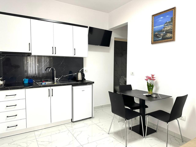 Others 3, Taku Rooms Vlora 2, Vlorës