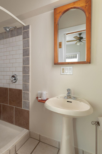 Bathroom 2, Port Albert Inn, Huron