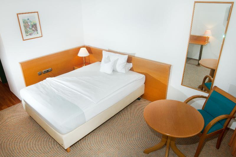 Bedroom 3, Hotel zum Hirsch, Dillingen an der Donau