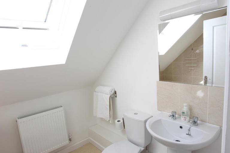 Bathroom 2, Elm Tree Farm Accommodation, Northamptonshire