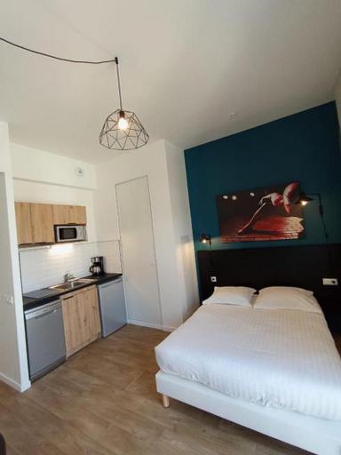 Bedroom 3, Nemea Appart Hotel Coliseum Amiens Centre, Somme