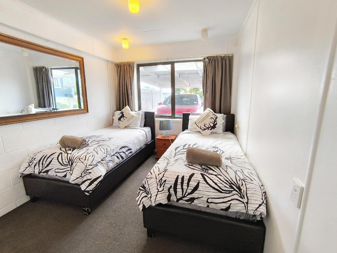 Bedroom 2, Mountain Lakeview Paradise, Rotorua