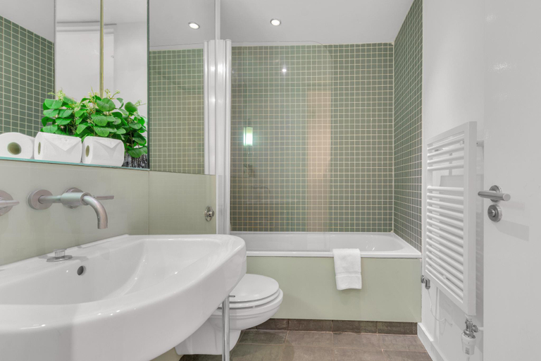 Others 3, One Bed Serviced Apartment in Farringdon, London