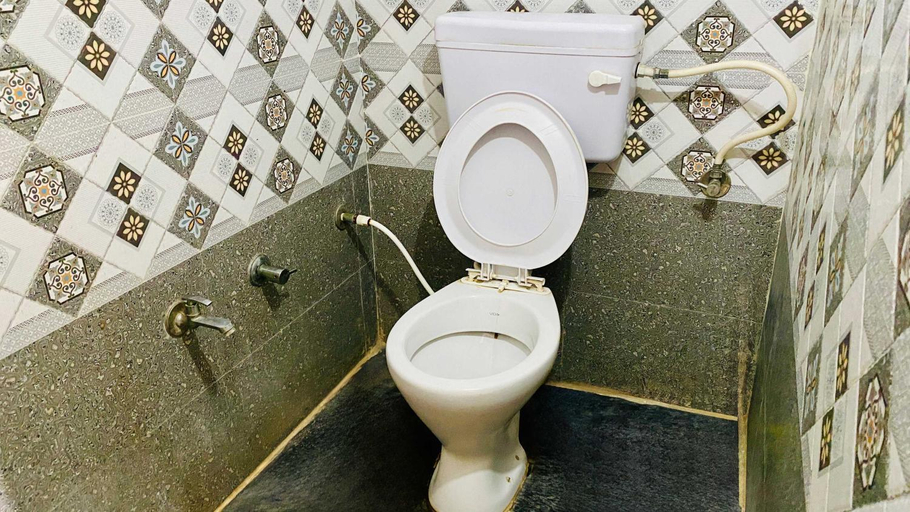 Bathroom 5, Bhakti Home stay, Ujjain