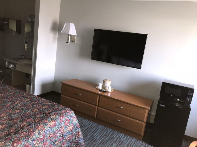 Bedroom 3, Countryside Inn & Suites CB I80/I29., Pottawattamie