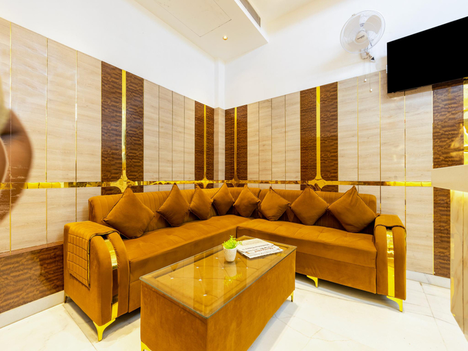 Public Area, Hotel Guru Preet- New Delhi Railway Station, Delhi