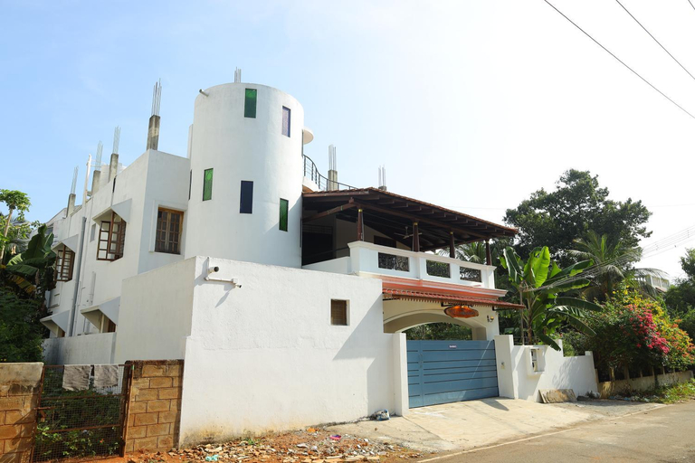 Exterior & Views