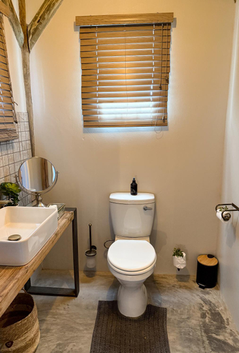 Bathroom 3, Tsauchab River Camp, Gibeon