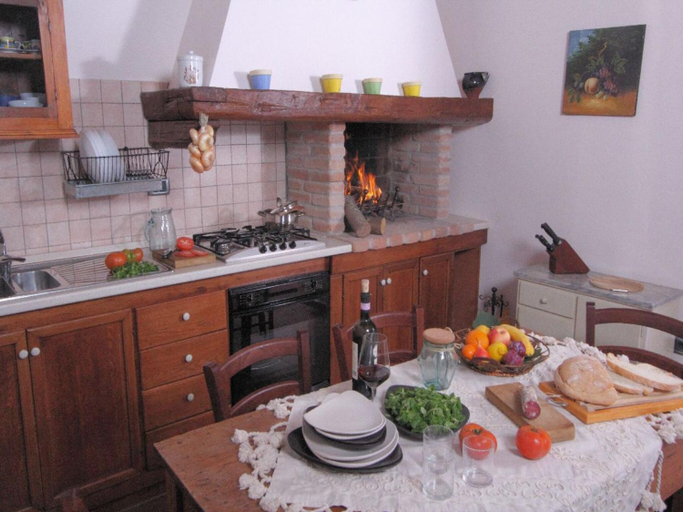 Food & Drinks, Apartment in Furlo with Saltwater Pool, Pesaro E Urbino