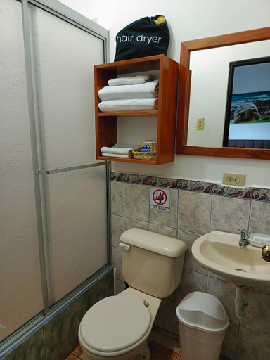 Bathroom 3, Teresita's House - Suites con cocina privada, San Cristóbal