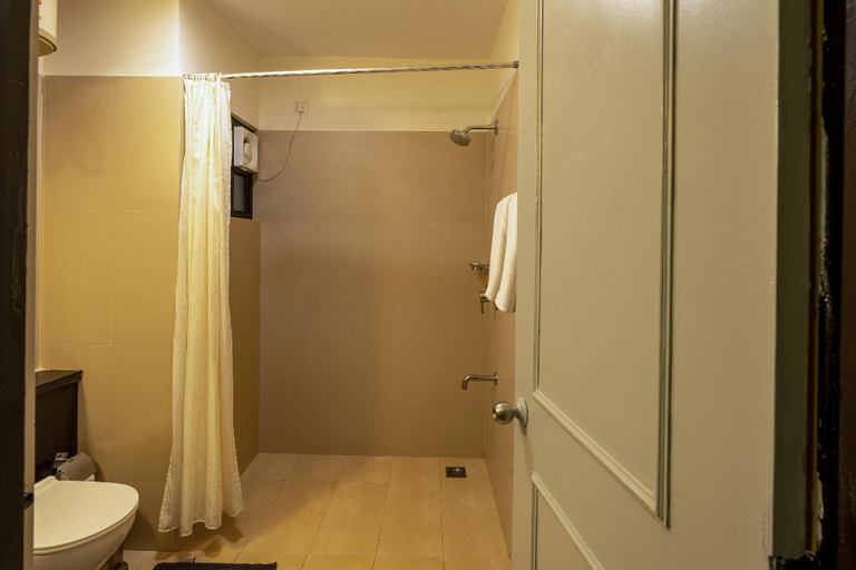 Bathroom 3, Olive Farm @ Embassy International Riding School, Bangalore