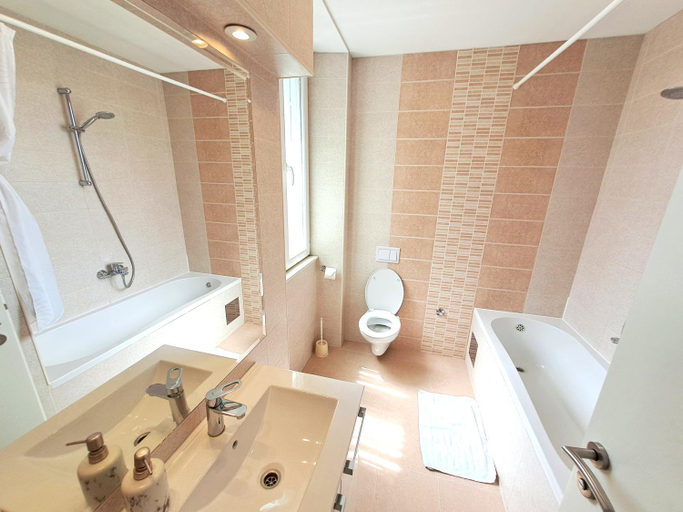 Bathroom 3, Medulic Palace Rooms & Apartments 2, Šibenik
