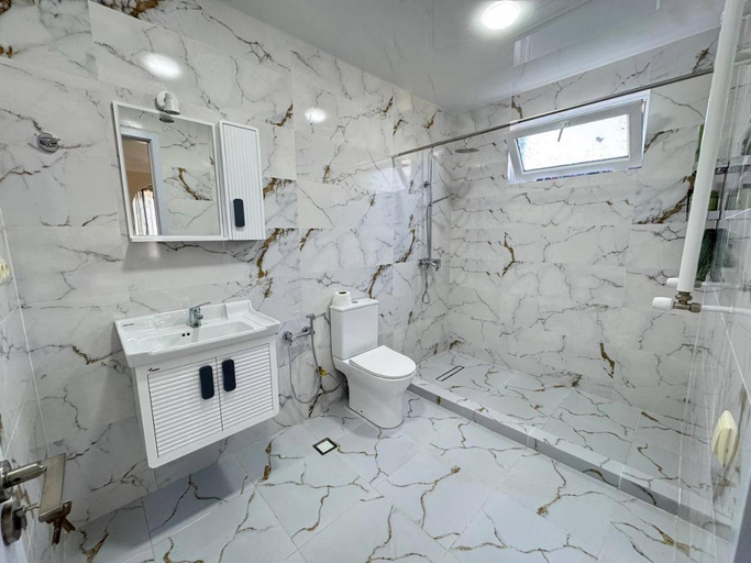 Bathroom, Hello Batumi Apartment, Batumi