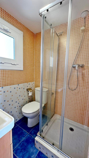 Bathroom 5, Gandia, Valencia