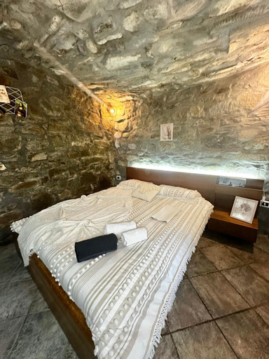 Bedroom 2, La Grotta di Leonardo a Vinci, Florence