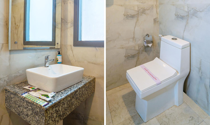 Bathroom 4, Treebo Luxury Stay Premium Inn, Gautam Buddha Nagar