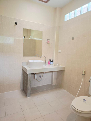 Bathroom 4, D.R. Lanta Bay Resort, Ko Lanta