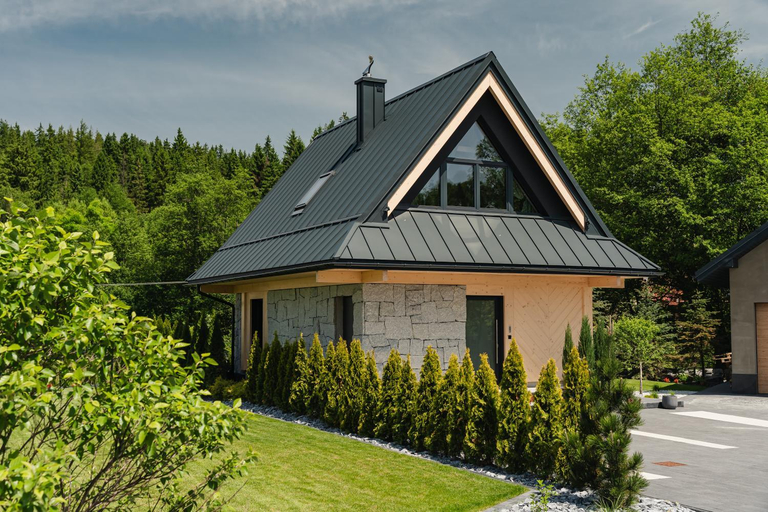Exterior & Views