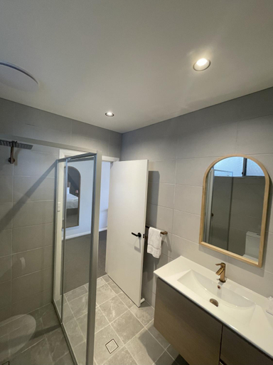 Bathroom, Palm and Pawn Motor Inn, Wagga Wagga - Pt A