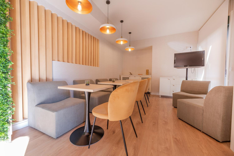 Others 2, Hostal Devesas, Pontevedra