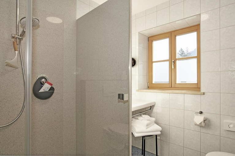 Bathroom 2, Gastehaus und Ferienwohnungen Egglerlehen, Berchtesgadener Land