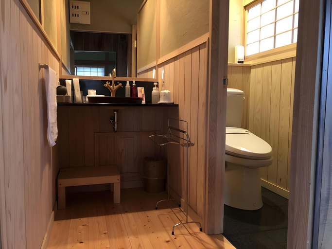 Bathroom 4, Ryokan Makibanoie, Yufu