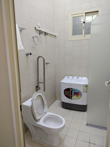 Bathroom 5, Al Eairy Serviced Apartments Company One Person Company 4