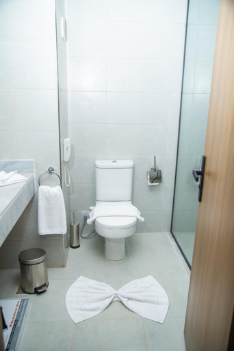 Bathroom 5, Rewaya Majestic Resort, Al-Ghurdaqah
