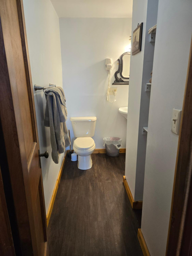 Bathroom 1, Lakewood Lodge & Restaurant, Wayne