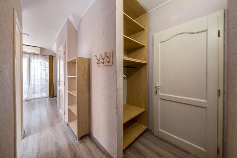 Others 2, Helka Apartmanhaz, Fonyód