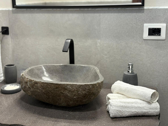 Bathroom 3, Selinunthia country house, Trapani