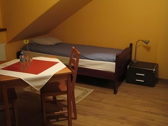 Bedroom, Pod Kolumnami, Zawiercie