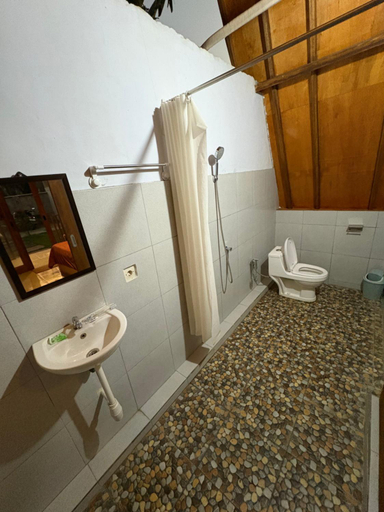 Bathroom 3, D' Rinjani View Bungalow, Lombok