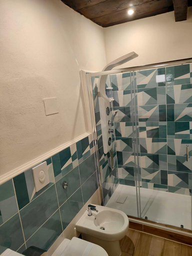 Bathroom 2, Il Vicoletto, Cosenza