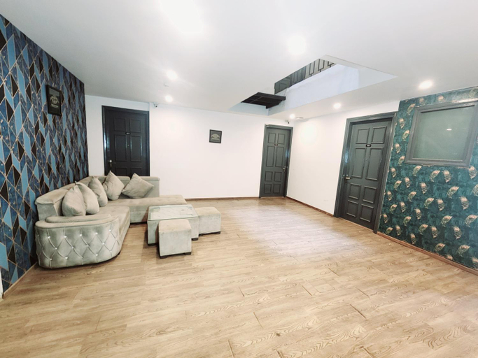 Public Area 2, Tipsyy inn 003, Gurgaon